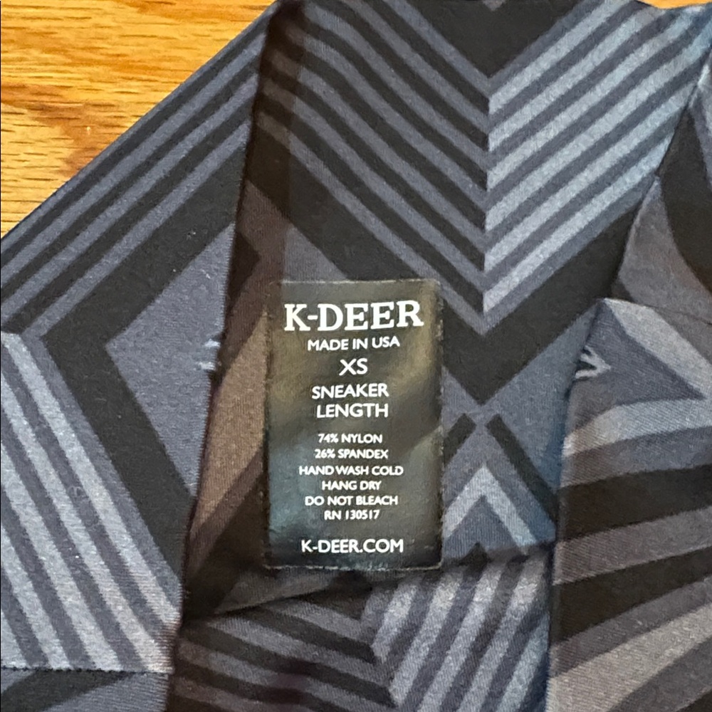 K-DEER Leggings - Black and Pink, Black and Gray Patterns - Picture 4 of 5